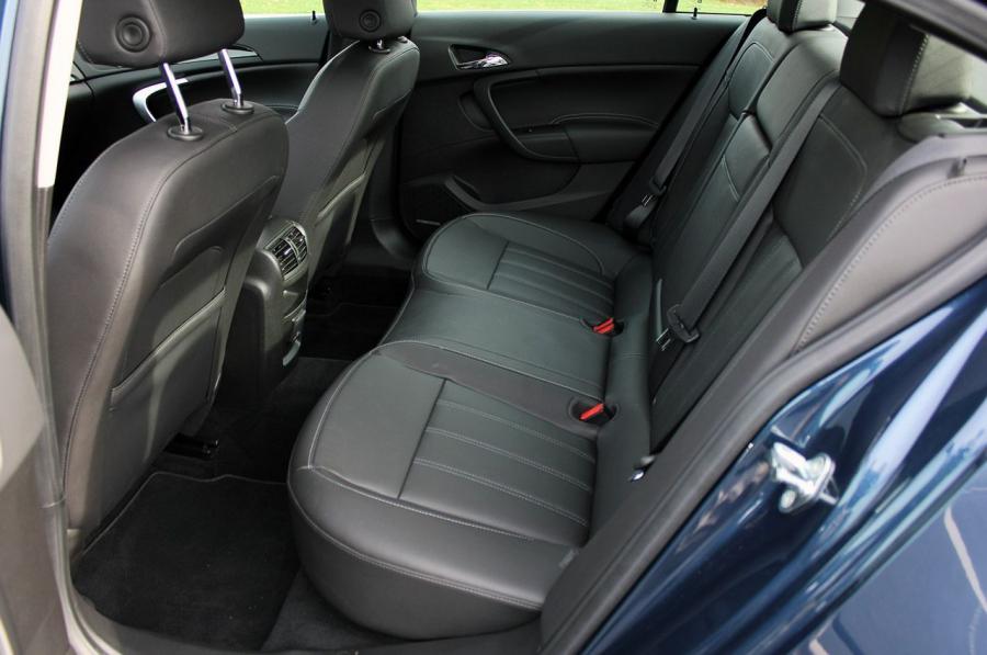  Buick Regal CXL 2011 года  (фото 8 из 47)